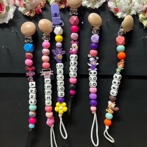 💕💕ADORABLE AND FUN HANDMADE BINKY OR TEETHING TOY HOLDER PACIFER CLIPS 💕💕 - Picture 4 of 17
